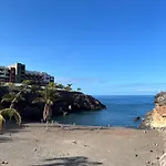 Sunny Vibes With Pool & Ocean Views Apartament