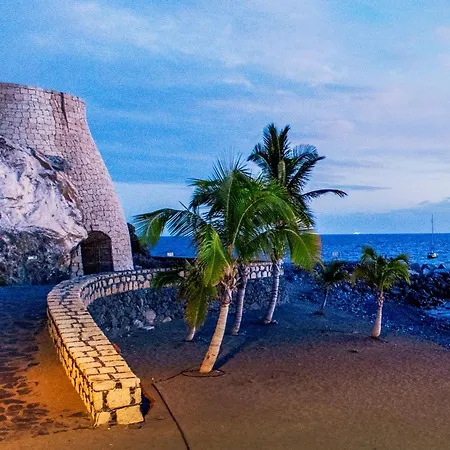 Daire Sunny Vibes With Pool & Ocean Views