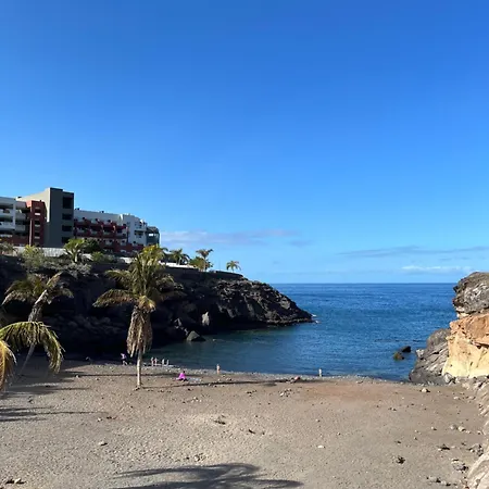 Sunny Vibes Apartment With Pool & Ocean Views 公寓