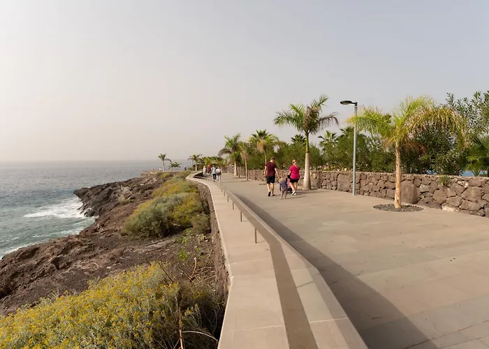 Апартаменти Sunny Vibes With Pool & Ocean Views *