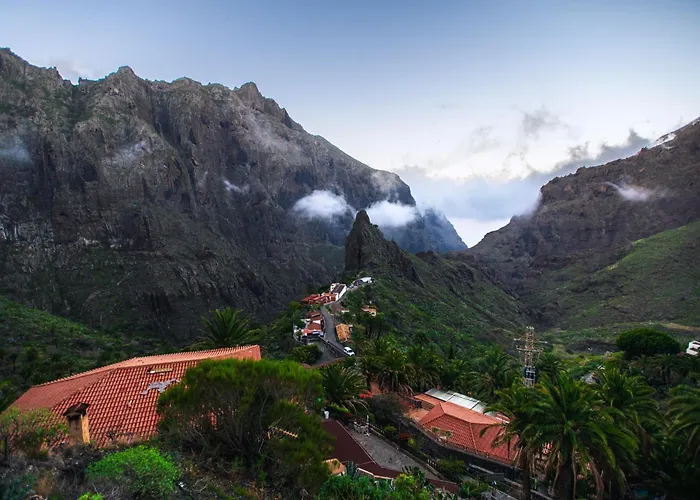Sunny Vibes With Pool & Ocean Views Апартаменти *