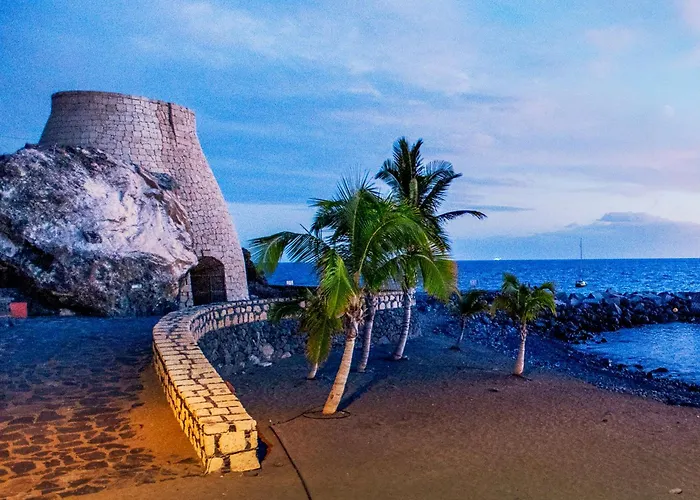 Апартаменти Sunny Vibes With Pool & Ocean Views